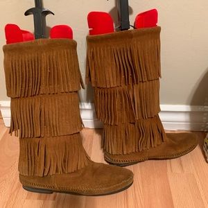 Minnetonka Moccasin Boots size 7